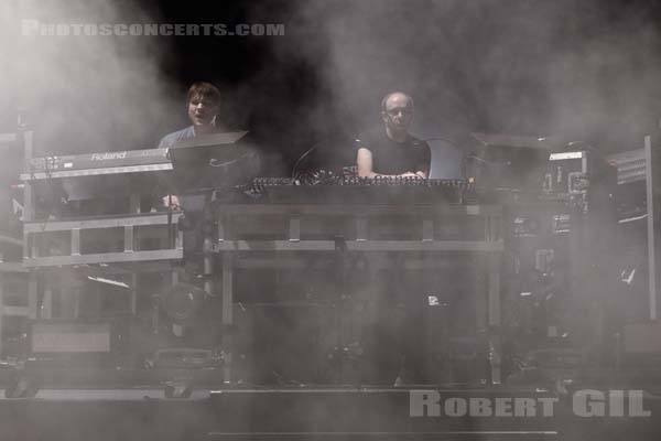 THE CHEMICAL BROTHERS - 2015-08-30 - SAINT CLOUD - Domaine National - Grande Scene